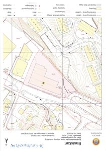 Situasjonsplan som viser tomtens beliggenhet, høydemålerlinjer, eksisterende og planlagte bygninger, samt avgrensninger.