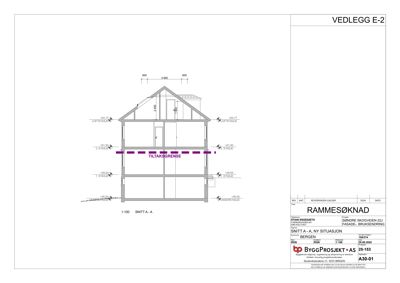 Snittegning (Snitt A-A) som viser bygningens tverrsnitt, høyder og etasjer.