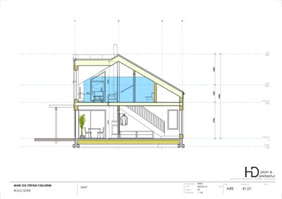 Snittegning som viser tverrsnittet av en bolig med etasjer, takform, vinduer og innredning.