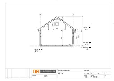 Snittegning (Snitt A-A) av en garasje som viser høyder, takform og grunnmur.