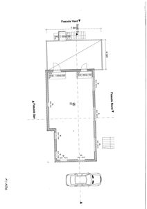 Etasjeplan (1:100) som viser romfordeling, fasader (Nord, Sør, Vest), vinduer, dører og en bilplassering.