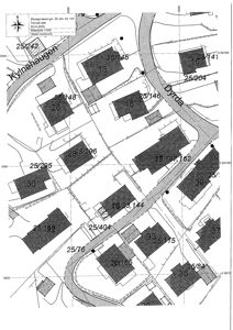 Situasjonsplan som viser tomtene, bygninger og veier i et område.