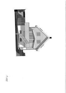 Snittegning som viser bygningens tverrsnitt, inkludert takform, vinduer, vegger og innvendig oppdeling.