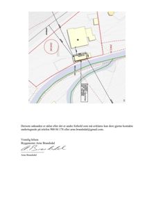 Situasjonsplan som viser tomt, bygning, vei og vannløp