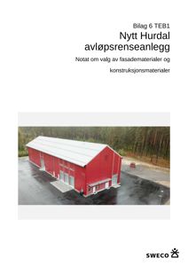 Fotografi av et rødt industribygg med hvitt tak, sett fra en høy vinkel. Bildet er inkludert i et dokument om valg av fasadematerialer.