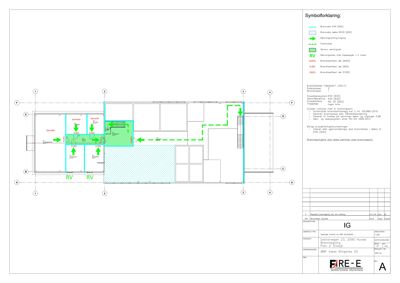 Etasjeplan som viser romfordeling, brannklassifiseringer (RV, RVK, RIVK) og rømningsveier for et bygg.