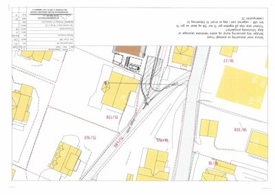 Situasjonsplan som viser eiendomsnummer, bygningers plassering, veggrenser og eiendomsnummer for naboeiendommer.
