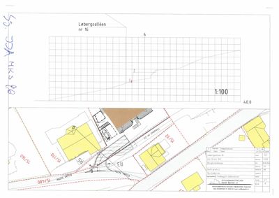 Situasjonsplan som viser tomtens grenser, nabobebyggelse, veier (Løbergsgata, Fjellveien) og eiendomsnummer.