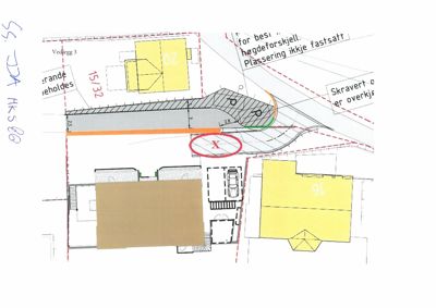 Situasjonsplan som viser tomt, nabobebyggelser (nr. 16, 20), vegger, parkeringsplasser (P) og eiendomsnummer (15/32).
