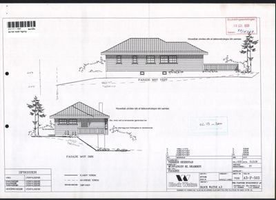 Fasadetegning som viser bygningens utseende fra vest og sør, inkludert terrengforhold og detaljer.