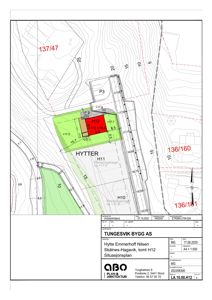 Situasjonsplan som viser tomtens beliggenhet i terrenget (konturlinjer), nabotomter, og plassering av bygningene H10, H11, H12 og P3.