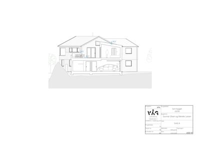 Snittegning (Snitt A) som viser bygningens tverrsnitt, inkludert etasjer, takform, vinduer og inngang.