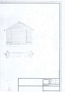 Fasadetegning av en liten bygning (trollgate eller garasje) med en oppriss som viser grunnmur og fundament.