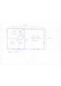 Håndskrevet etasjeplan som viser romfordeling (soverom, gang, stue) og mål for en bolig.