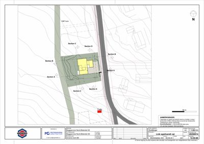 Situasjonsplan som viser bygningens plassering i forhold til vei, terreng og andre seksjoner (A-D).