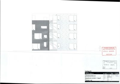 Fasadetegning som viser oppriss av bygningens fasade sett fra siden (sør), med vinduer, veggmønster og trapp.
