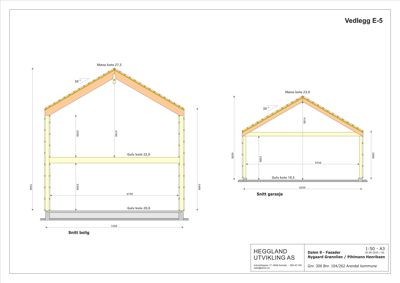 Tegning som viser tverrsnitt gjennom en bolig og en garasje, med angitte høyder (koter) og vinkler.