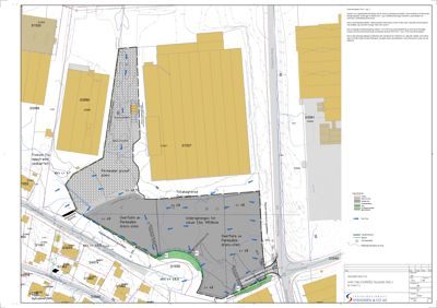 Situasjonsplan som viser tomtens grenser, eksisterende og planlagt bebyggelse, terrengforhold (konturer), og infrastruktur som vei og vannledninger.