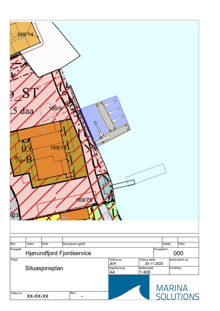 Situasjonsplan som viser tomtedeling, arealer og bygningsplassering i forhold til kystlinjen.