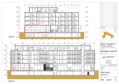 Snittegning (Snitt A og B) som viser tverrsnittet av en fleretasjes bygning med romfordeling og høydemål.