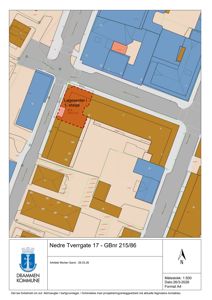 Situasjonsplan som viser tomtens plassering i forhold til nabolag, gater og bygninger.