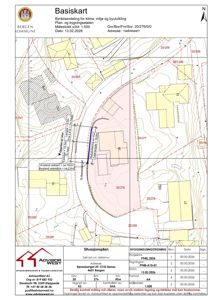 Situasjonsplan som viser tomt, naboeiendommer, vegforhold og planlagt tiltak (vegg/mur).