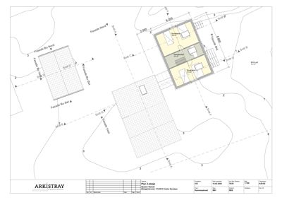 Etasjeplan (Plan 2. etasje) som viser romfordeling, veggposisjon og orientering for bygningene på tomta.