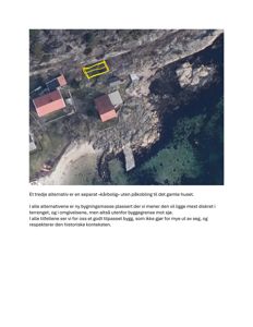 Flyfoto eller satellittbilde av en kysttomte med eksisterende bygninger og et markert område (gult rektangel) for ny bebyggelse.