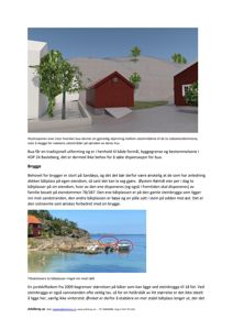 Fotografi av en eksisterende bygning (bua) og båt plassering ved en brygge.