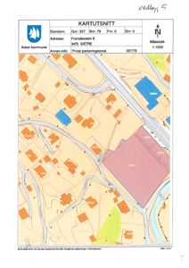 Kartutsnitt (situasjonsplan) som viser eiendomsgrenser, bebyggelse og infrastruktur i området.