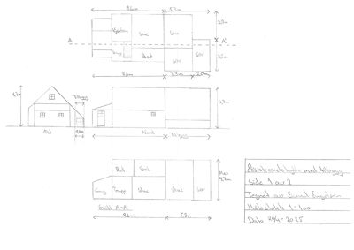 En håndtegnet tegning som viser etasjeplan (toppsyn) og snittegning (A-A) av en eksisterende hytte med tilbygg.