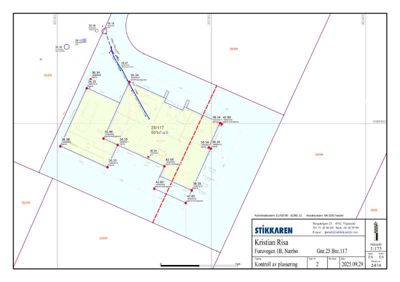 Situasjonsplan som viser eiendomsgranser, arealoppdelinger (gnr/bnr), høydemål og plassering av bygninger på tomta.