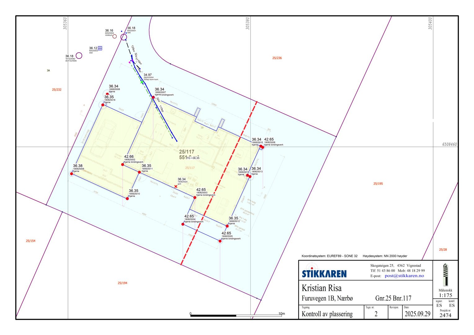 Situasjonsplan som viser eiendomsgranser, arealoppdelinger (gnr/bnr), høydemål og plassering av bygninger på tomta.