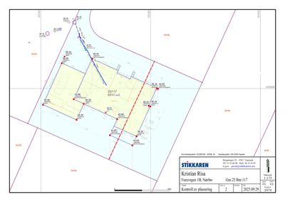 Situasjonsplan som viser eiendomsgranser, arealoppdelinger (gnr/bnr), høydemål og plassering av bygninger på tomta.