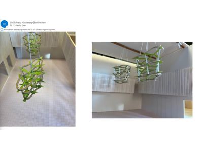 Fotografier av en fysisk arkitektonisk modell som viser et interiør med detaljerte, hengende installasjoner.