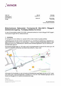 Et situasjonskart som viser plasseringen av et nytt tilbygg i forhold til eksisterende bygninger og lufthavnsbaner.