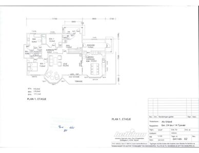 Etasjeplan (PLAN 1. ETASJE) som viser romfordeling, dimensjoner og areal for en bolig.