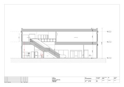 Snittegning som viser tverrsnittet av en bygning med trapp og romfordeling.