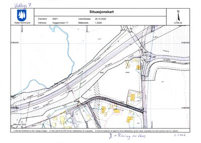 Situasjonskart som viser eiendomsgranser, veier og bygningers plassering i forhold til hverandre.