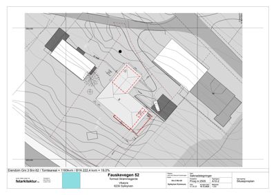 Situasjonsplan som viser tomtens form, høydeforskjeller (konturlinjer), eksisterende og planlagt bebyggelse, samt eiendomsnummer og tomteareal.