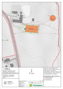 Situasjonsplan (gårdsplan) som viser eiendomsgranser, eiendomsnummer, topografi (konturlinjer), eksisterende og planlagt bebyggelse, samt arealdata.