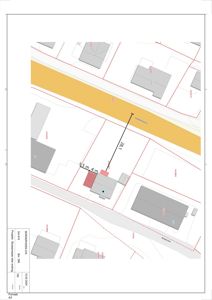 Situasjonsplan som viser tomt, vei, nabobebyggelse og mål på eiendommen.