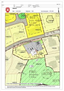 Situasjonsplan som viser tomtegrenser, nabotomter, arealbruk (f.eks. friområde FR11), bygningers plassering og infrastruktur.