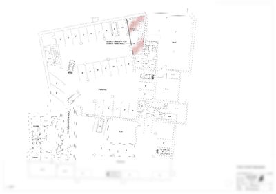 Etasjeplan (PLAN 2) som viser romfordeling, parkeringsplasser og funksjoner i et bygg.