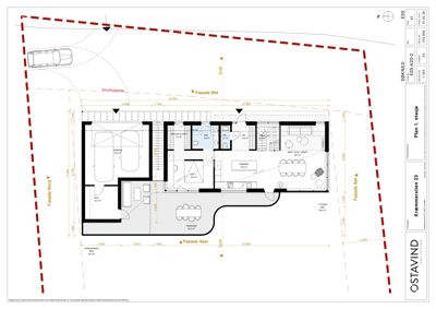 Etasjeplan (1. etasje) for en bolig med romfordeling, dimensjoner og fasaderetninger.