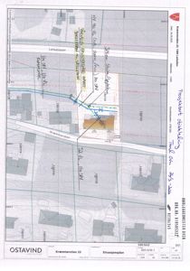Situasjonsplan som viser tomtens beliggenhet, grenser, nabotomter og eksisterende bebyggelse.