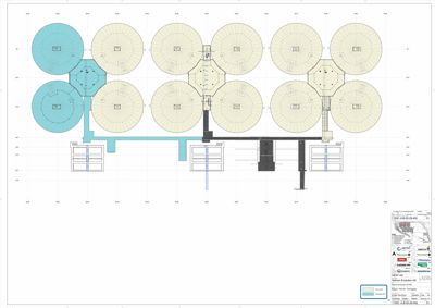 Etasjeplan som viser romfordeling og konstruksjon for en bygning med store sirkulære elementer.