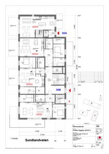 Etasjeplan for 1. etasje av et hus, som viser romfordeling, stueplassering og mål.