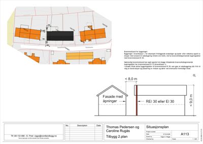 Situasjonsplan som viser tomtens grenser, nabobebyggelse og brannmotstandskrav for bygningene.