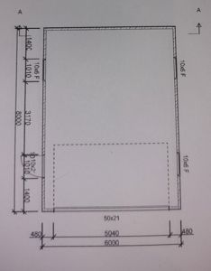 Etasjeplan eller grunnplan som viser romfordeling, dimensjoner (6000x8000 mm) og plassering av dører (10x6 F) og vinduer (10x21).